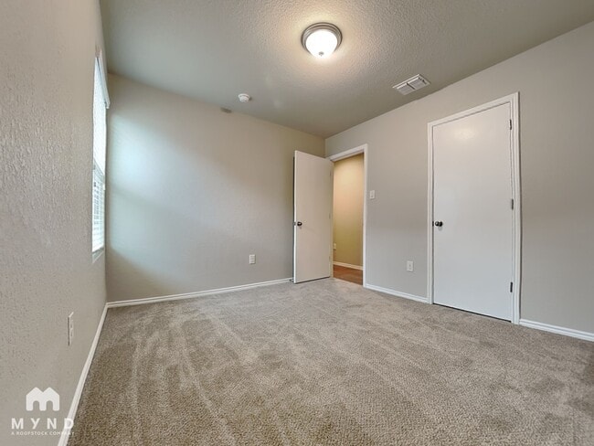 Building Photo - 9437 Apple Ridge Ln