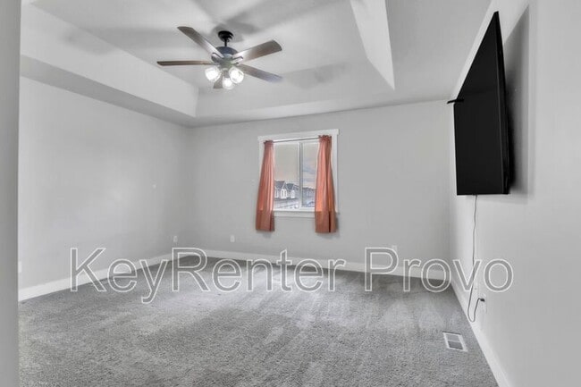 Building Photo - 1042 N 120 E St