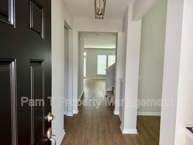 Building Photo - 400 Airways Ave