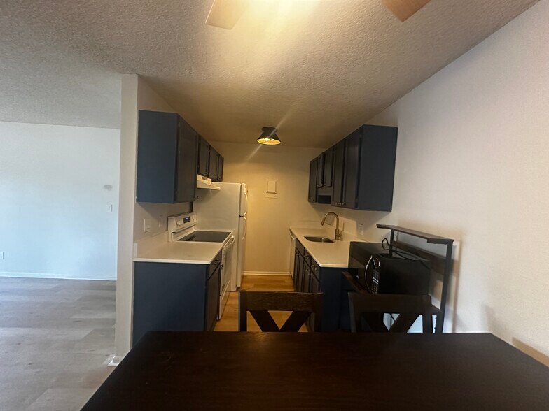 Building Photo - 3250 Oneal Cir