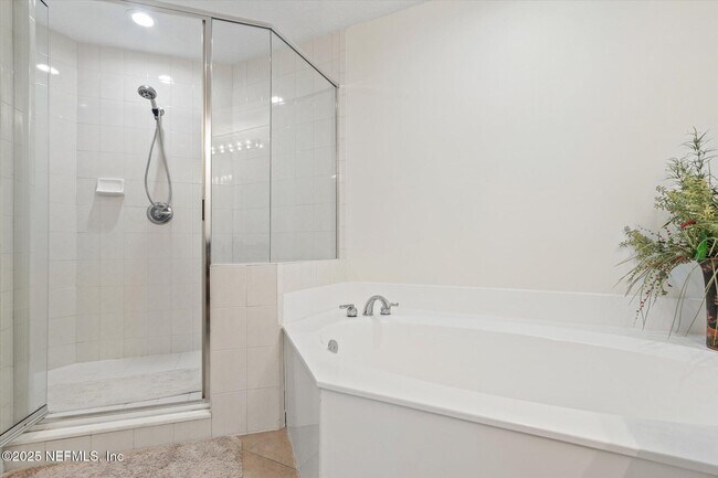 Building Photo - 215 S Ocean Grande Dr