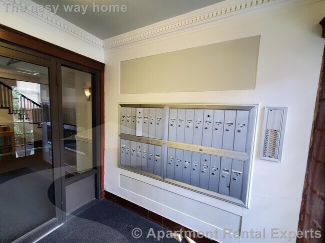 Building Photo - 156-158 Summer St Unit #B2