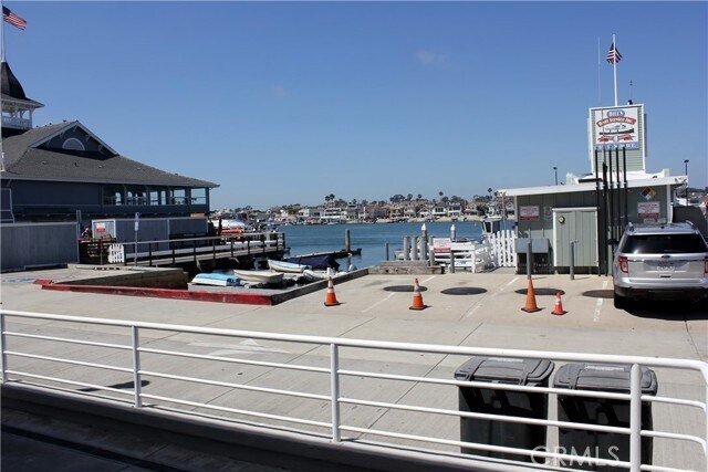 Building Photo - 813 E Bay Ave