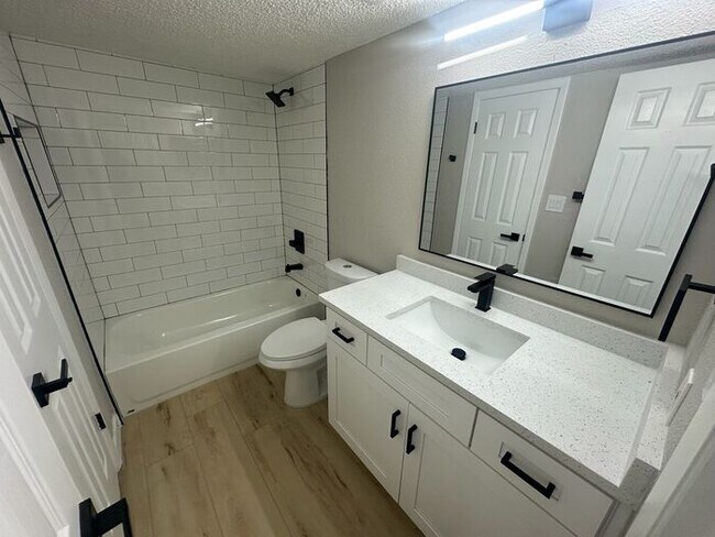 Building Photo - ** Move in Special $500 off your first months rent** New Remodeled 2 bed 1 bath condo in Casselbe...