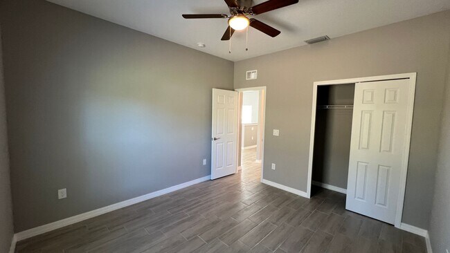 Building Photo - Spacious 3BD/2BA Palm Bay Home – Modern Comfort & Great Location!