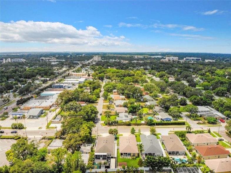 Building Photo - 902 8th Ave NW