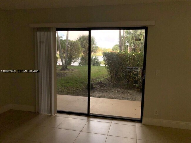 Building Photo - 1502 Lake Crystal Dr