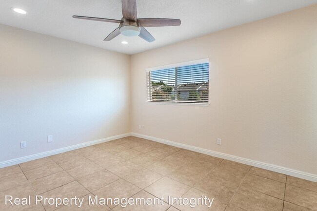 Building Photo - 3 br, 2.5 bath House - 1045 Clark St