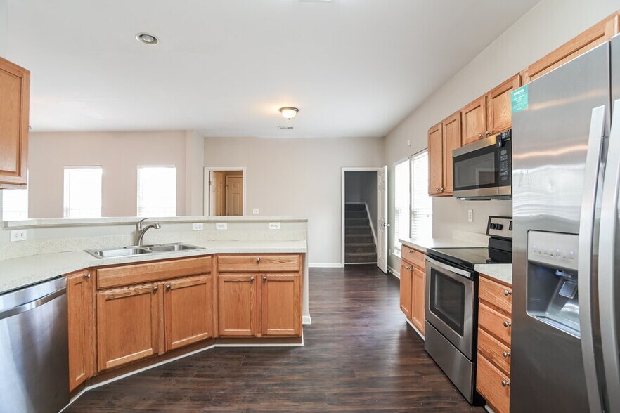 Building Photo - 6833 Tanners Creek Dr