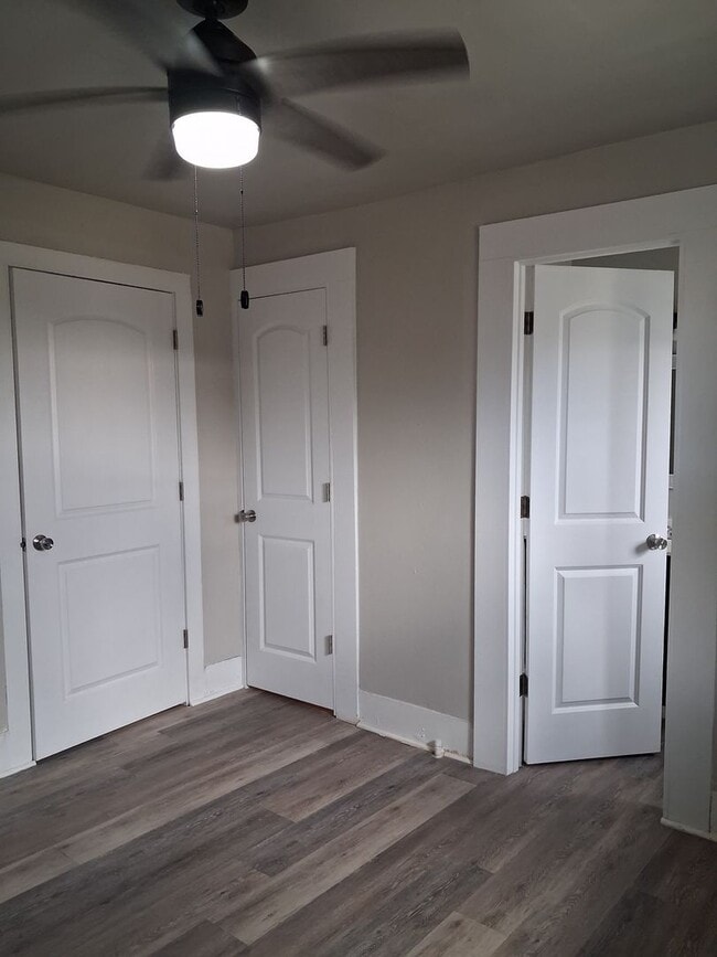 Building Photo - Cute Updated One Bedroom Near Park & Schools!  Pets Welcome!