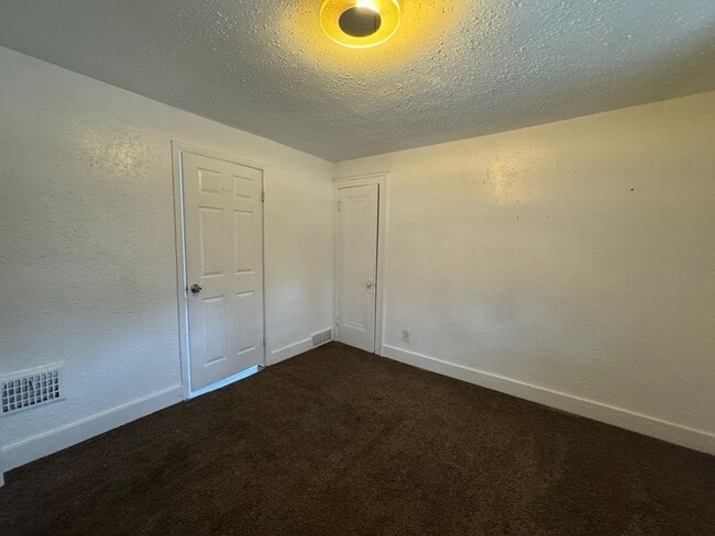 Building Photo - 14925 Mendota St