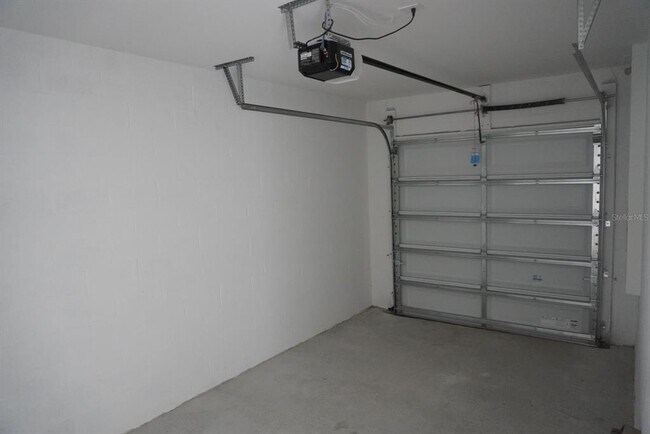 Building Photo - 2975 Maloof Dr