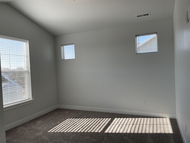Building Photo - 302 W 435 N