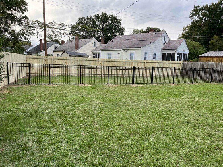 Building Photo - 3704 Patrick Ave