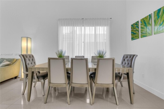 Building Photo - 10890 Shore St