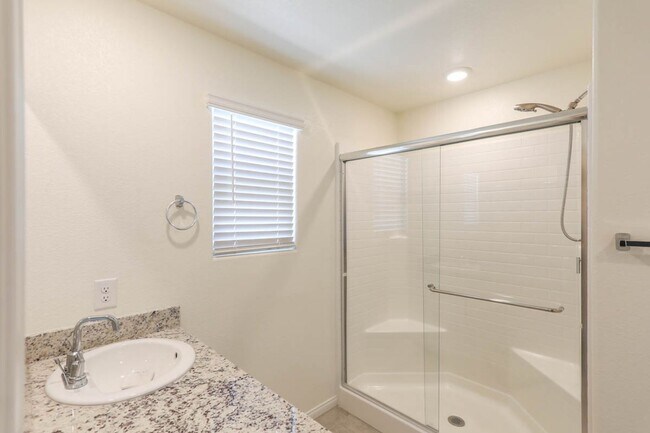 Building Photo - 4 Bed, 2.5 Bath Home In A Gated Community ...