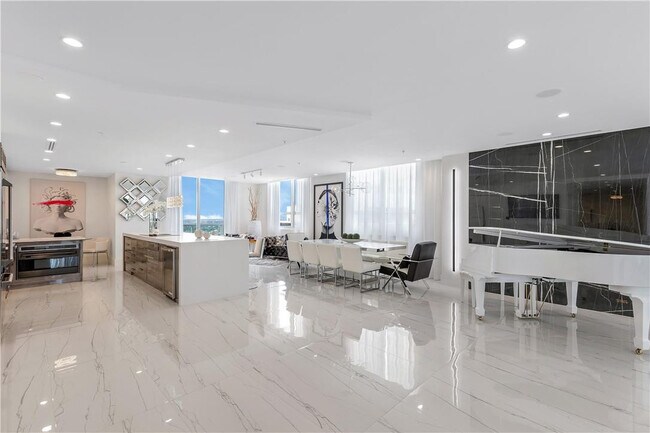 Building Photo - 350 SE 2nd St