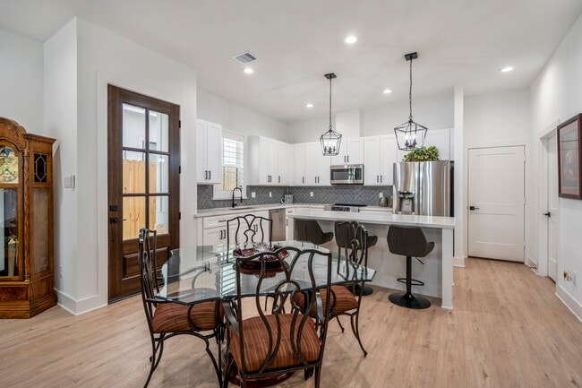 Building Photo - 6405 Highland Pine Ln