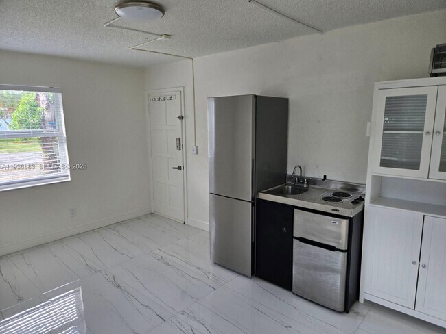 Building Photo - 1300 NW 4th Ave