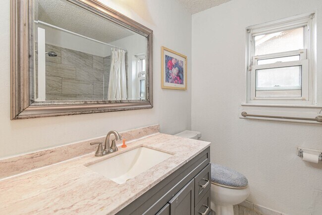 Building Photo - 12054 Plumpoint Dr