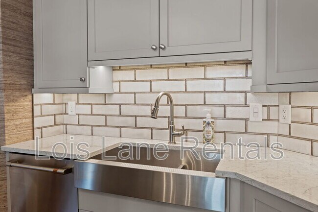 Building Photo - 2 Wharfside St