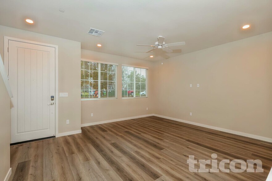 Building Photo - 10571 Vina Ct