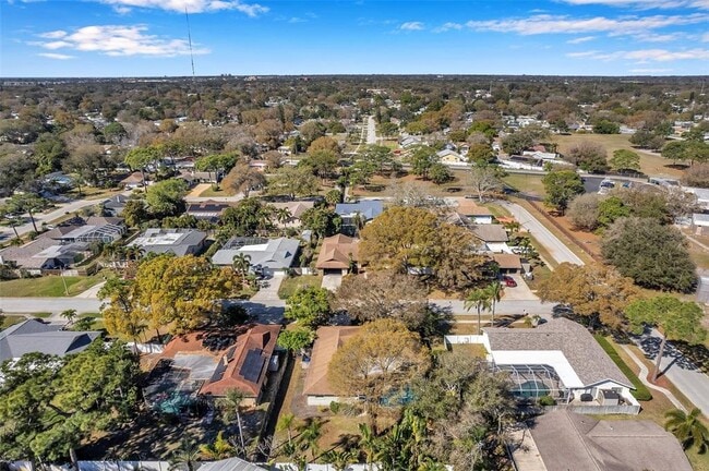 Building Photo - 8789 Maplewood Rd