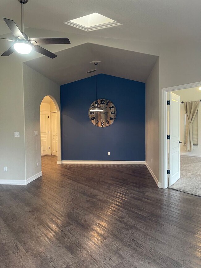 Building Photo - 3 BED 2 BATH HOUSE WITH FENCED BACKYARD IN THE COUNTRY HEIGHTS SUBDIVISION