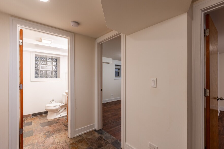 Building Photo - 2835 N Damen Ave