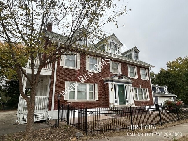 Building Photo - 1100 SW Fillmore St