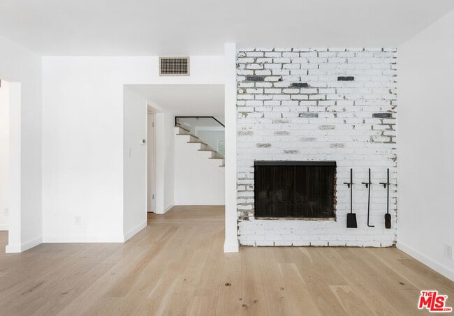 Building Photo - 3101 Beachwood Dr