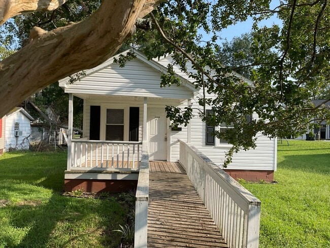 Primary Photo - 202 E CARROLL STREET