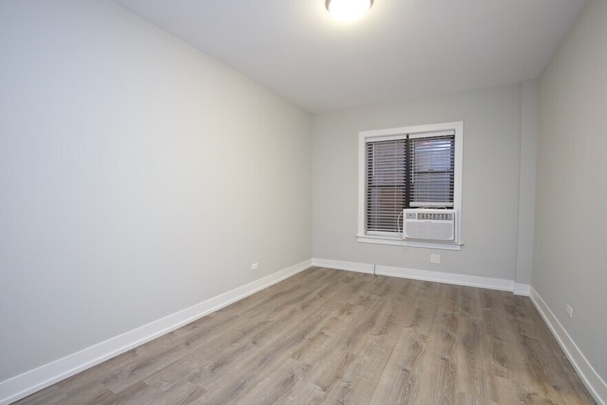 Building Photo - 436 W Belden Ave