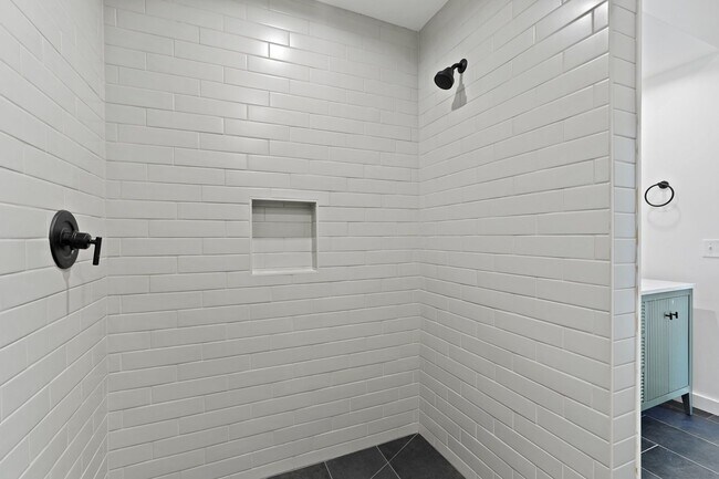 Building Photo - The 912 Building C