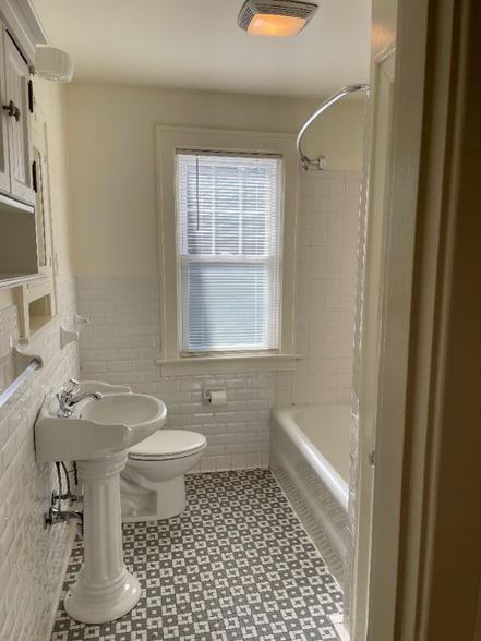 Building Photo - 1324 Fontaine Rd