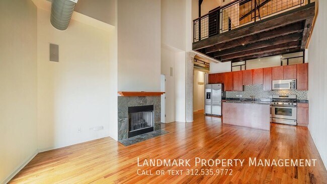 Building Photo - 758 N Larrabee St