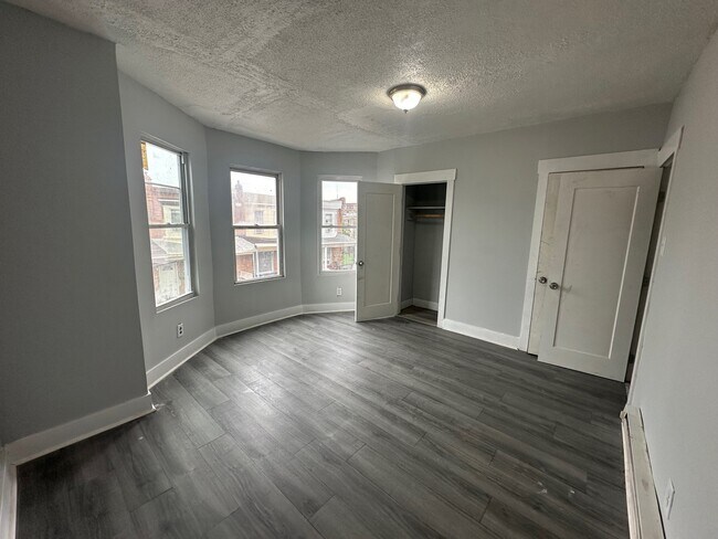 Building Photo - 3911 N Percy St