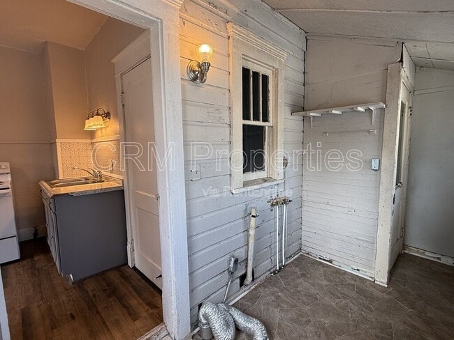 Building Photo - 310 N Lindsay St