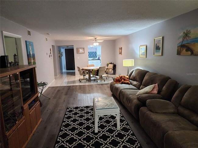 Building Photo - 3064 Lake Bayshore Dr