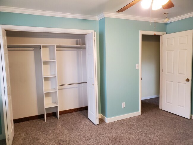 Building Photo - 285 N 400 E