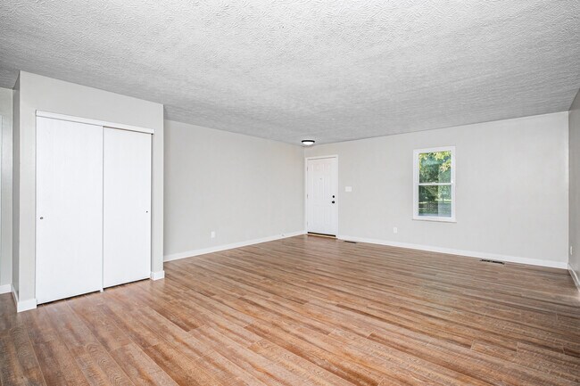 Building Photo - 886 Linworth Road East