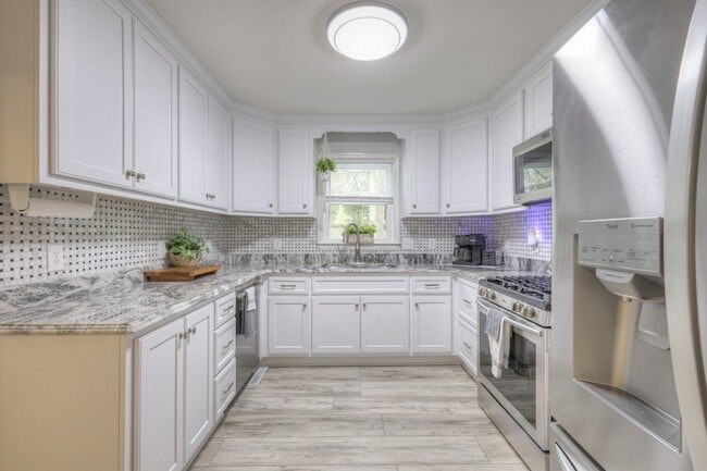 Building Photo - 204 Hogan Ln