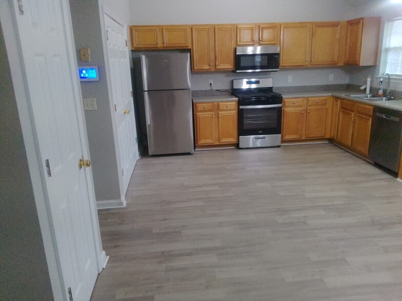 Building Photo - 6786 Derby Ave