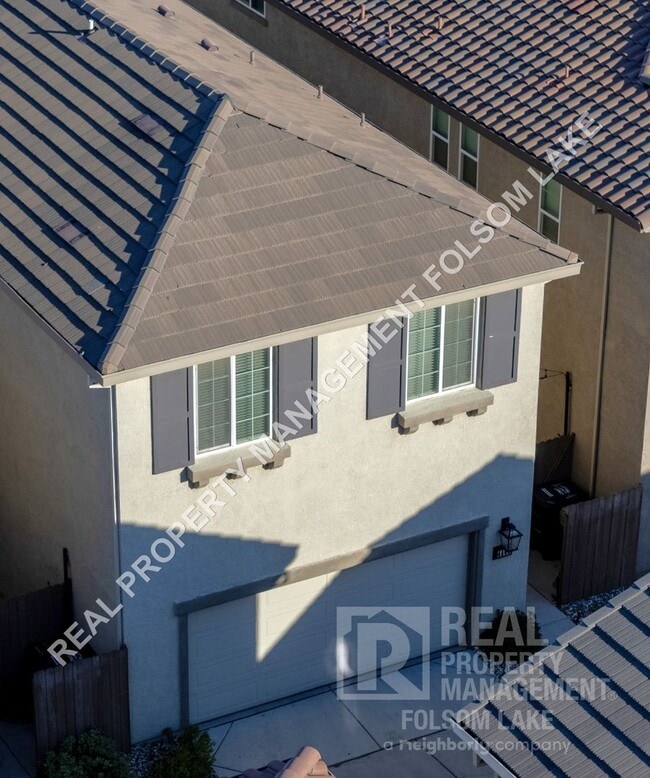 Building Photo - Spacious 3 bedroom 2.5 bath in the Westshore Lake Neighborhood