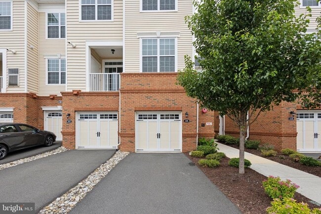 Building Photo - 23235 Milltown Knoll Square