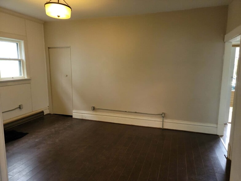 Building Photo - 25 Swanger Ave