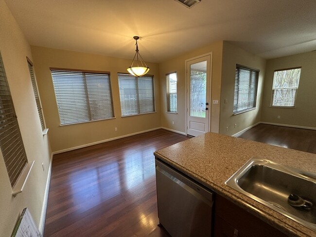 Building Photo - Pet-Friendly Spacious Solar-Powered Home i...