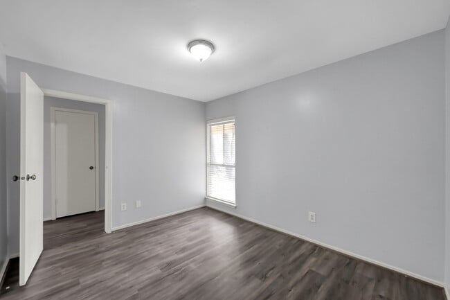 Building Photo - 83 Marabou Pl