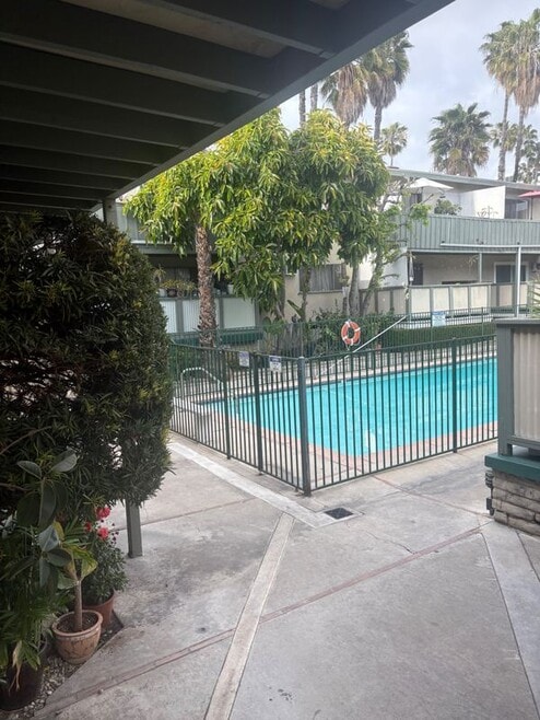 Building Photo - 7254 Hollywood Blvd