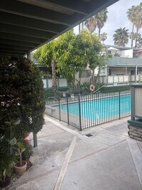 Building Photo - 7254 Hollywood Blvd